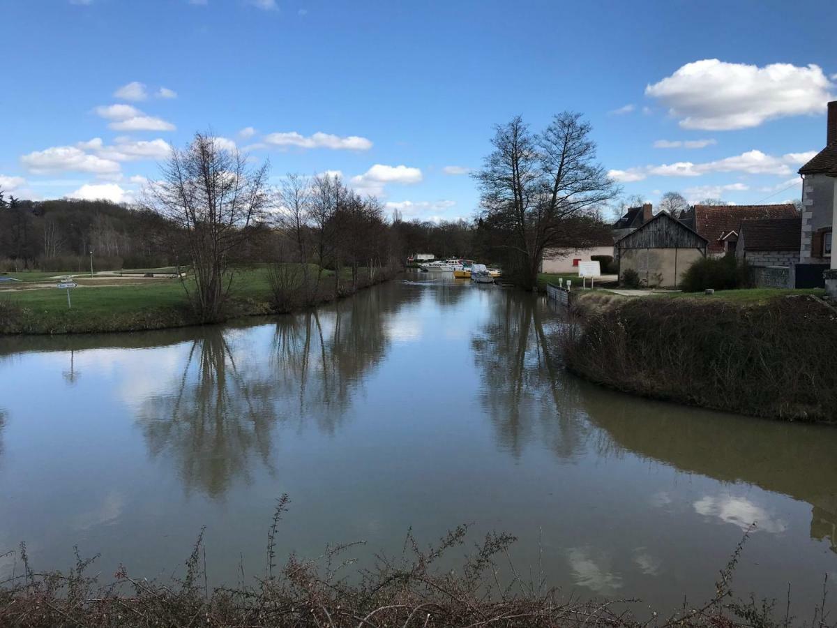 Les Lodges Du Canal Vue Sur Le Canal Rogny Eksteriør billede